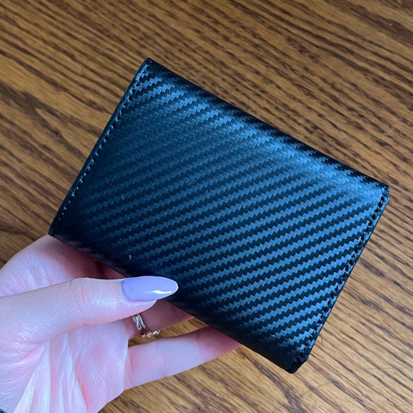 ◾️STEALTH MODE: New, carbon fiber leather trifold ID blocking wallet, never used - Picture 9 of 11